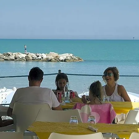 Stella Marina Aparthotel 4*